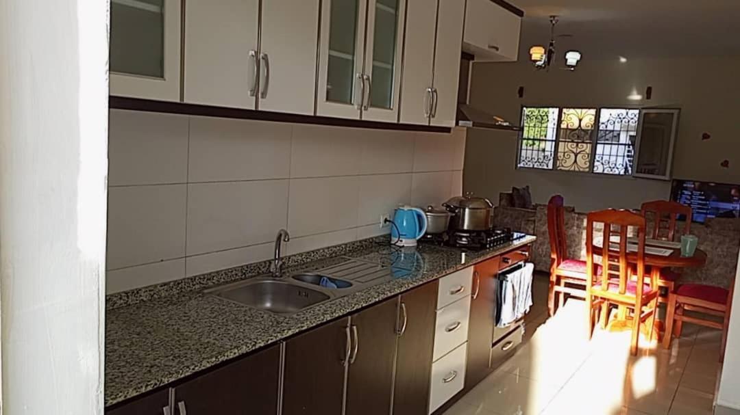 Residence Rosalie Yaoundé Quarto foto